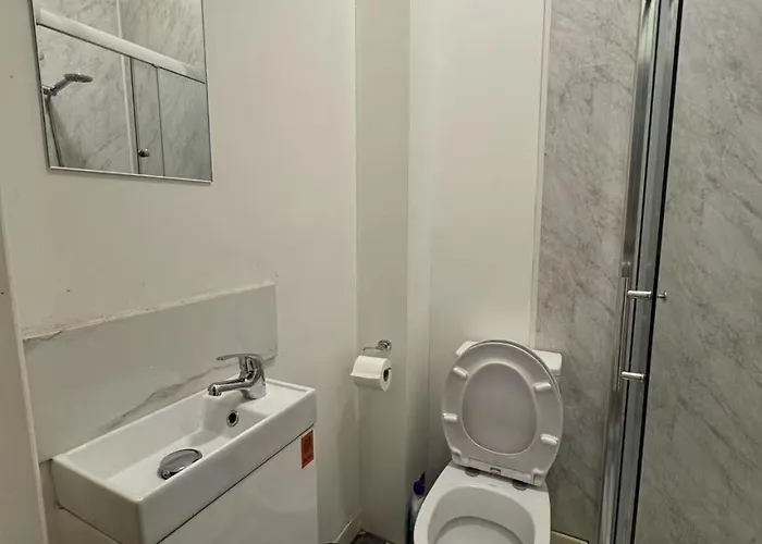 Bed & Breakfast 13 Summerhill South