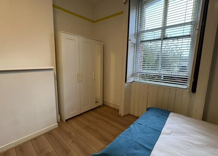 Bed & Breakfast 13 Summerhill South