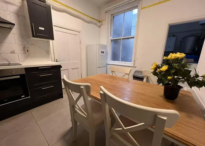 13 Summerhill South Bed & Breakfast *