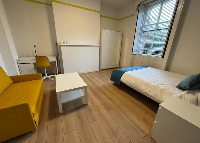 Bed & Breakfast 13 Summerhill South