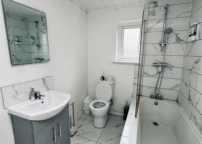 Bed & Breakfast 13 Summerhill South